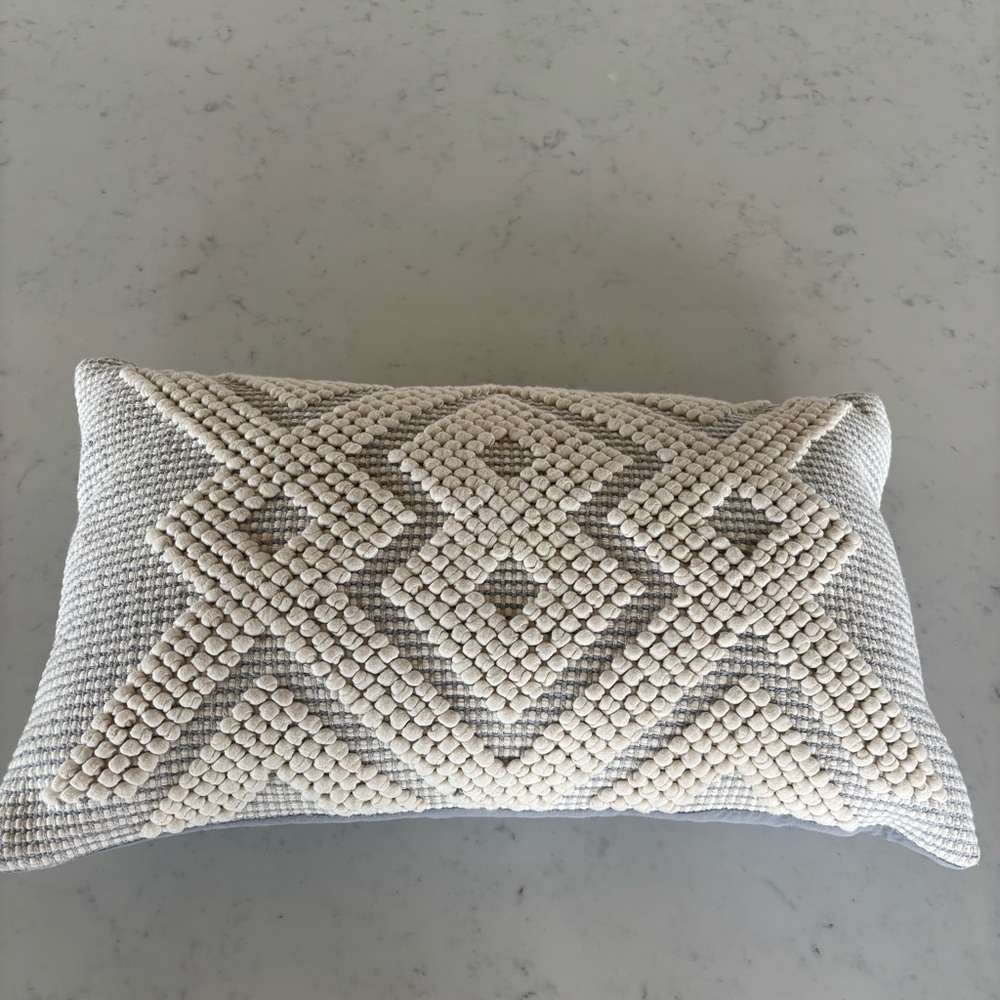 Celerie Decorative‎ Pillow